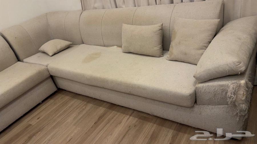 للتنازل كنب وطاولة مكتب او قيمنق صغيرة64569657729282112