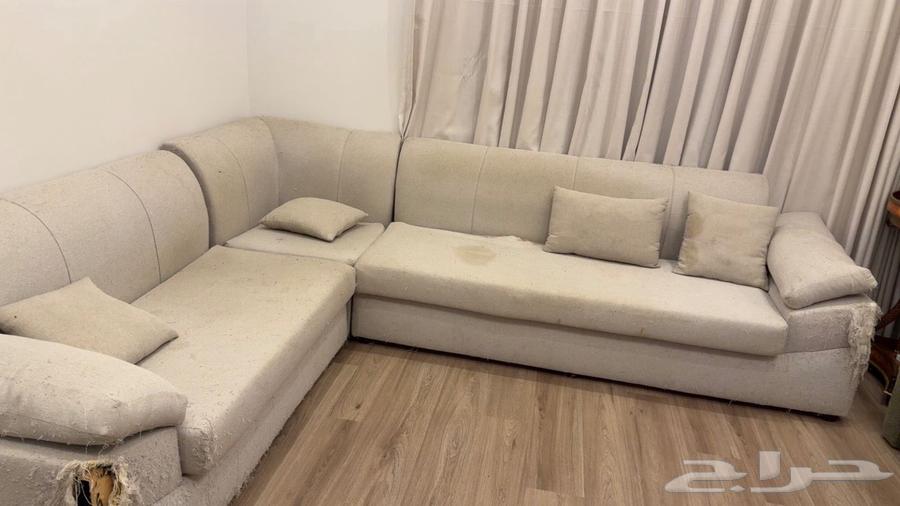 للتنازل كنب وطاولة مكتب او قيمنق صغيرة64569657729282110