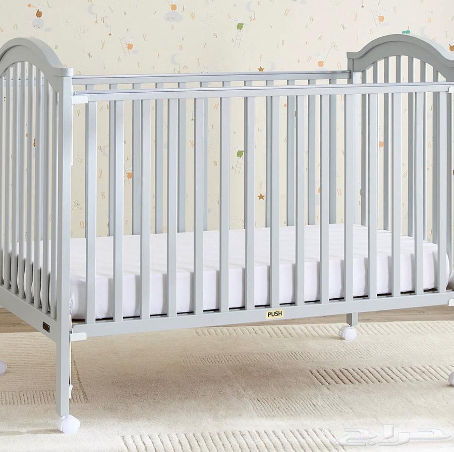 للبيع سرير أطفال خشبي أنيق من هوم سنتر بيبي شوب64580676776579110