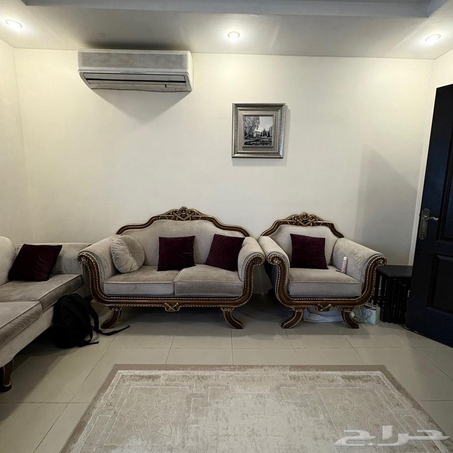 Classic sofa set in excellent condition64565661234177110