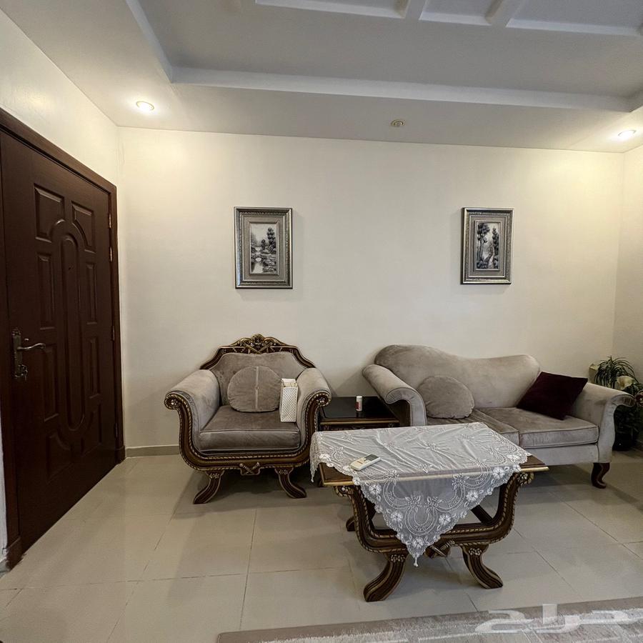 Classic sofa set in excellent condition64565661234177111