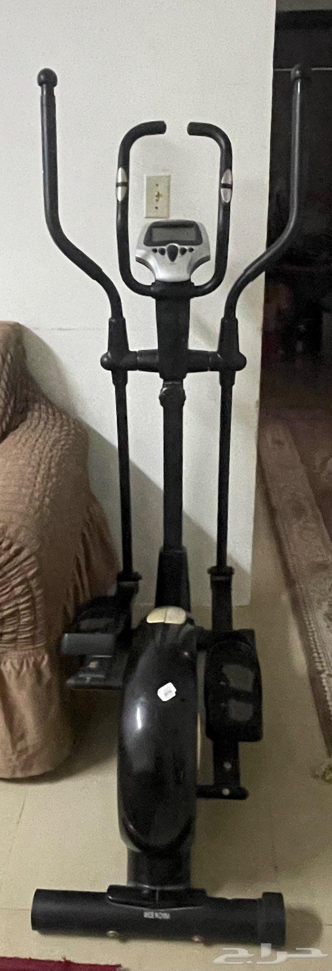 جهاز رياضي للبيع الشاشه بها عطل الجهاز يعمل بحالة جيدة جدا64579869429634111