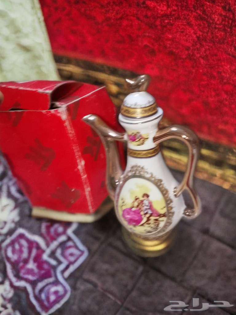 للبيع فازات وتحفبات خزف وزحاج ونحاس64580185234562113