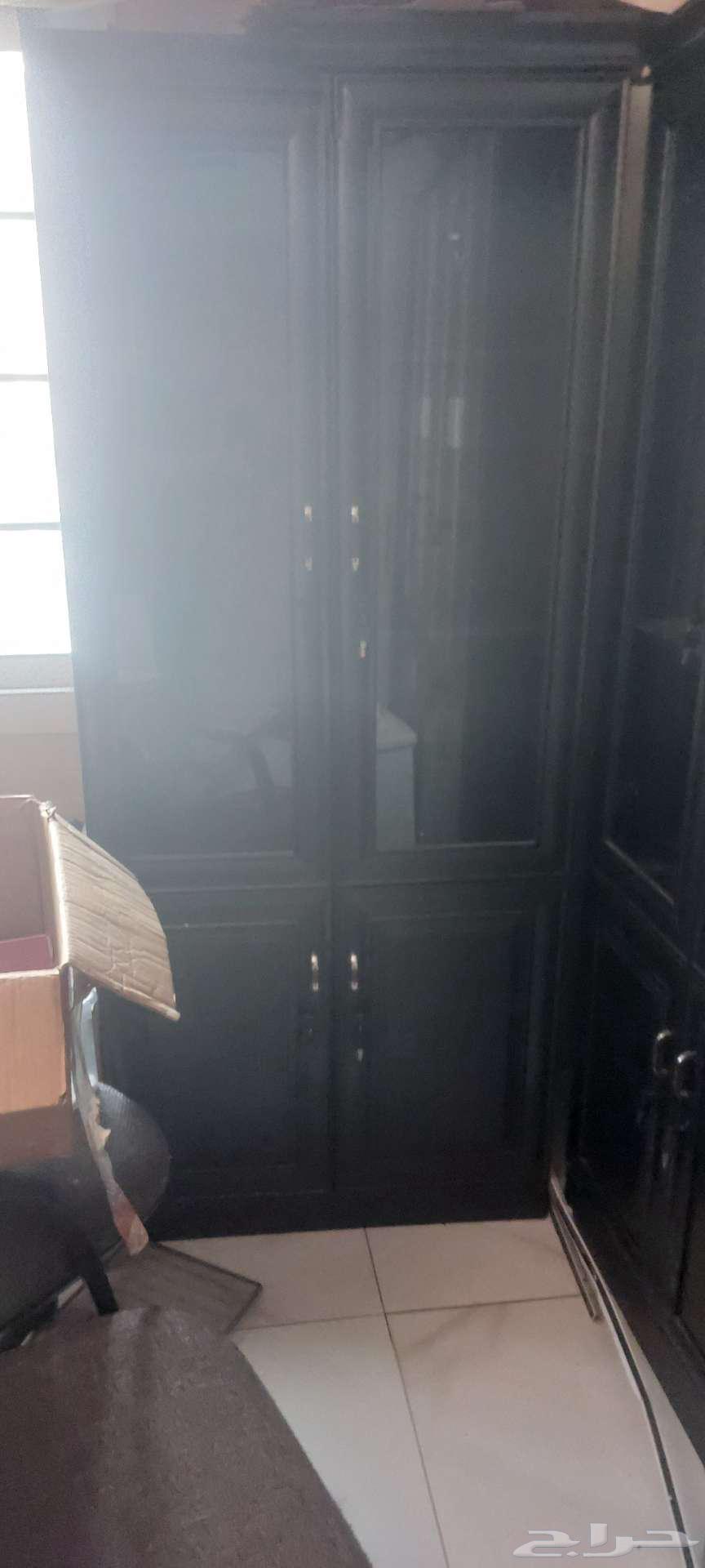 4 file cabinets, 2 desks, and 1 sofa set, all semi-new64575973438209112