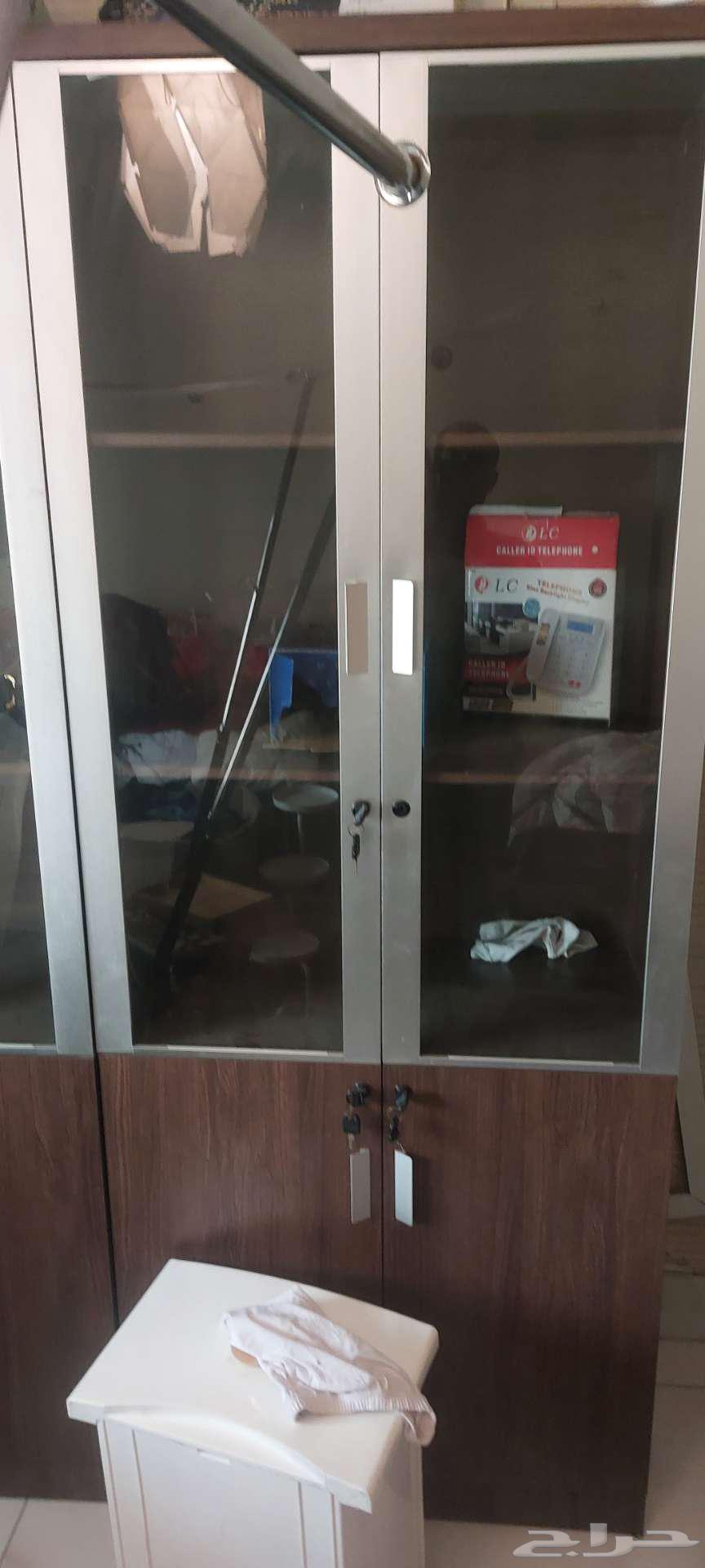 4 file cabinets, 2 desks, and 1 sofa set, all semi-new64575973438209110