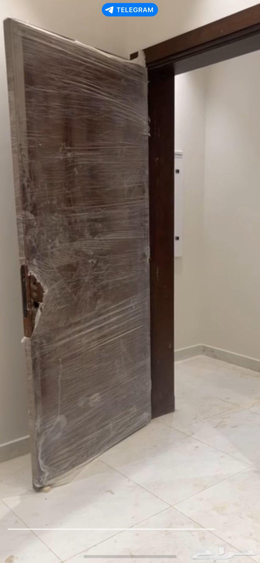 Wooden doors I didn't use, they are clean64578048243202111