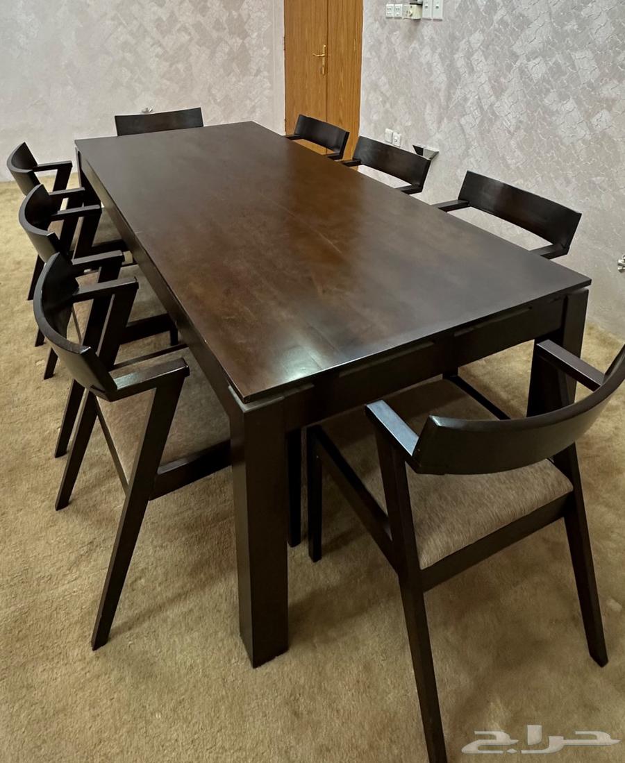 طاولة طعام و ثريا للبيع64578257111297111