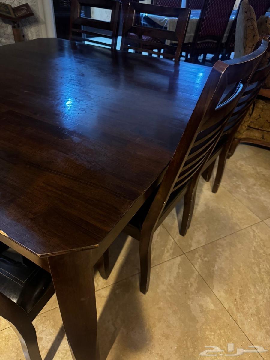 Dining table meal64577755190403112