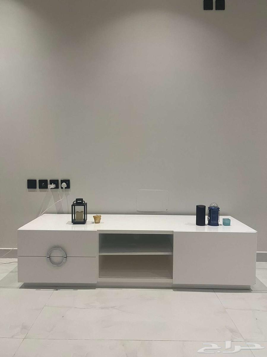 طاولة تلفزيون64577782923649111