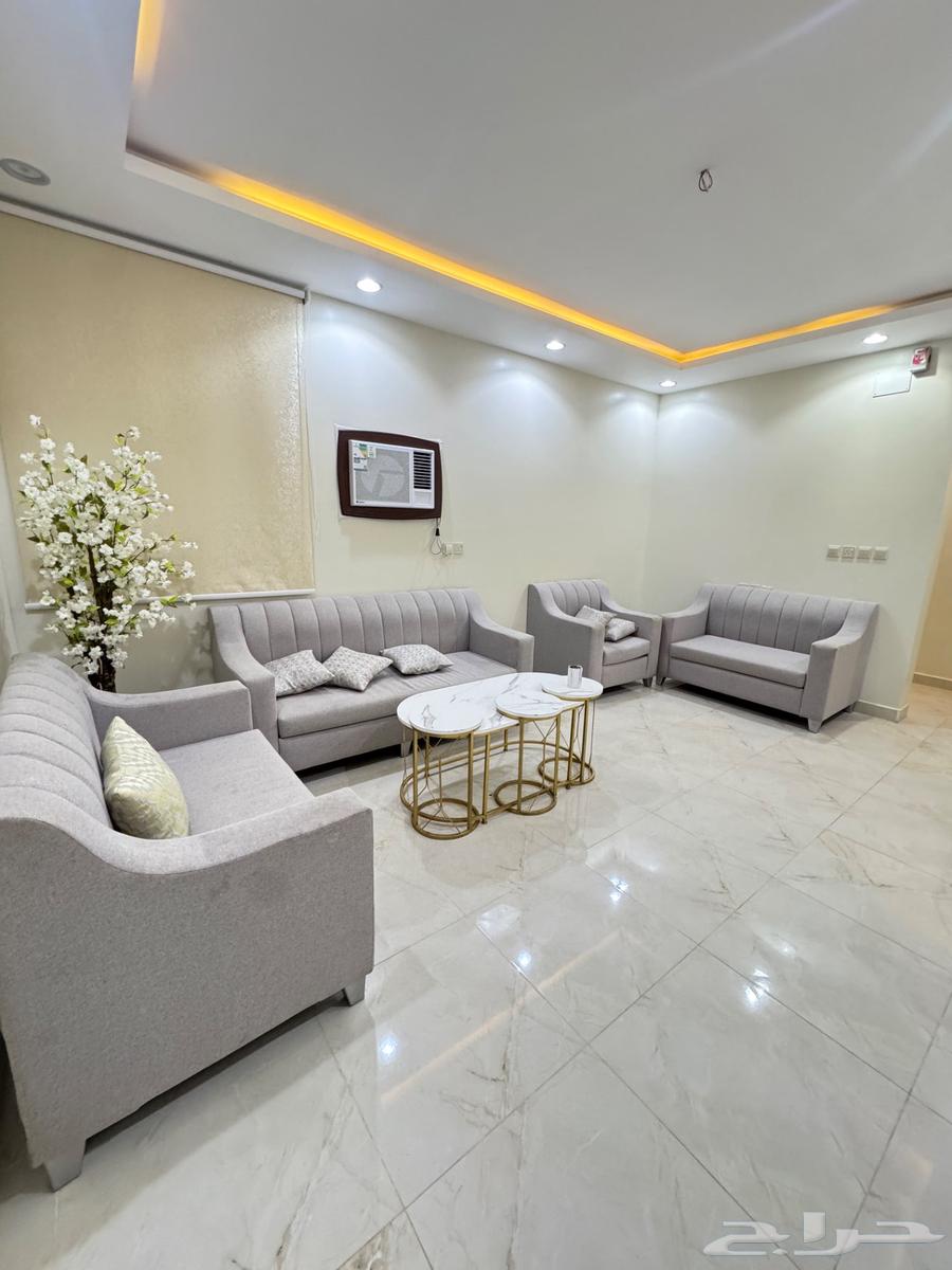 كنب مستعمل بحالة جيدة العلا64578535561857110