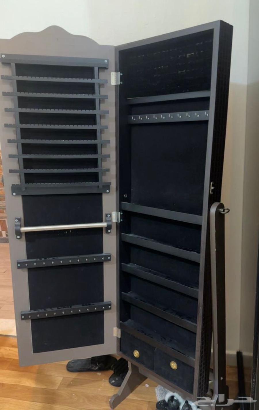 مرايا بخزانة اكسسوارات64580006357635111