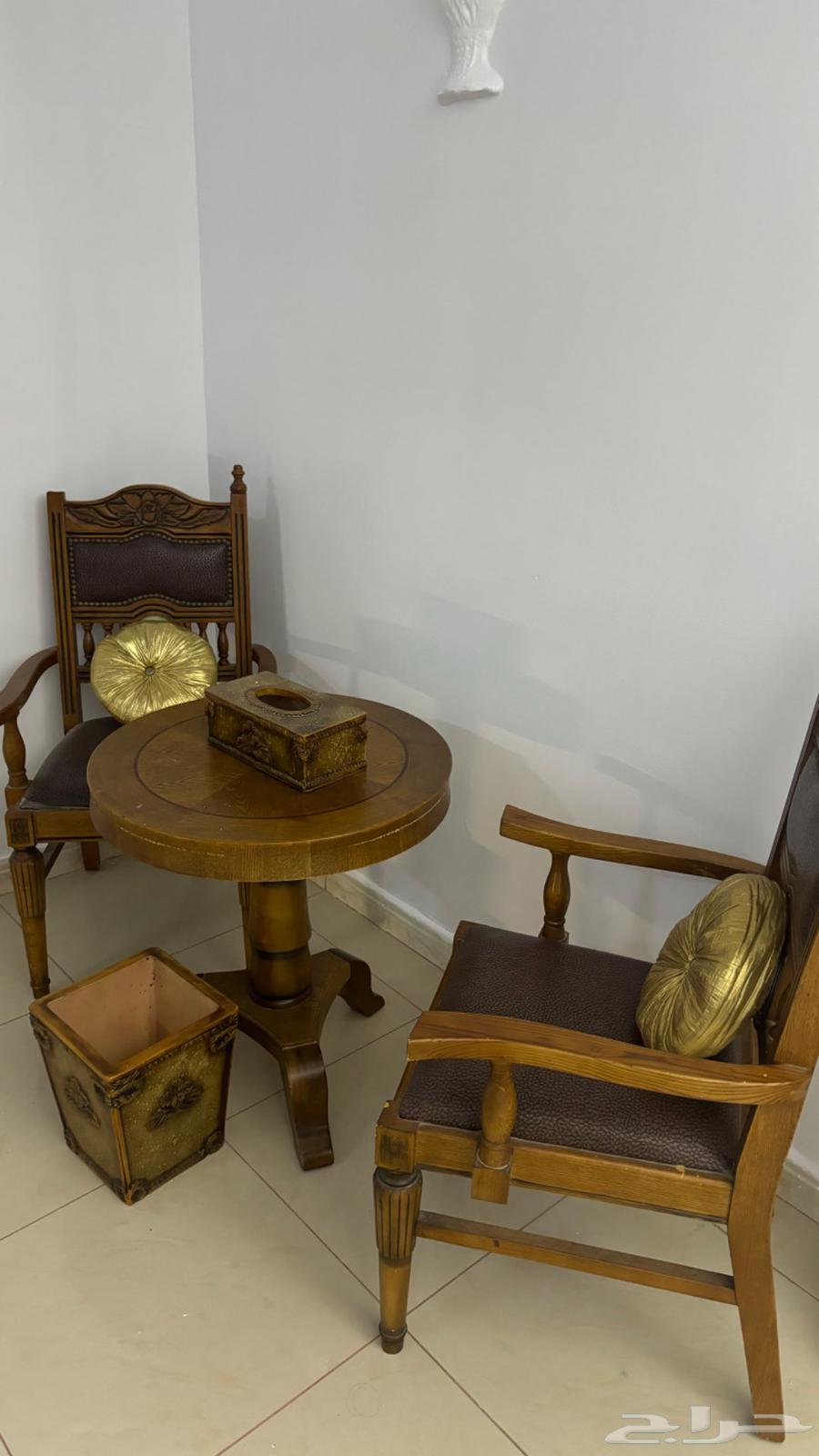 Two chairs and table entrance with trash can set and napkin holder64574481078402110