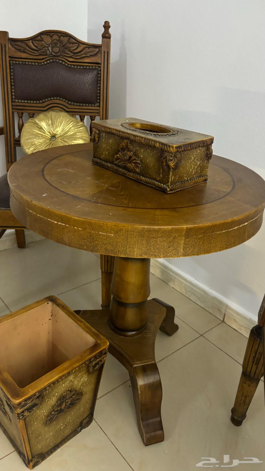 Two chairs and table entrance with trash can set and napkin holder64574481078402111