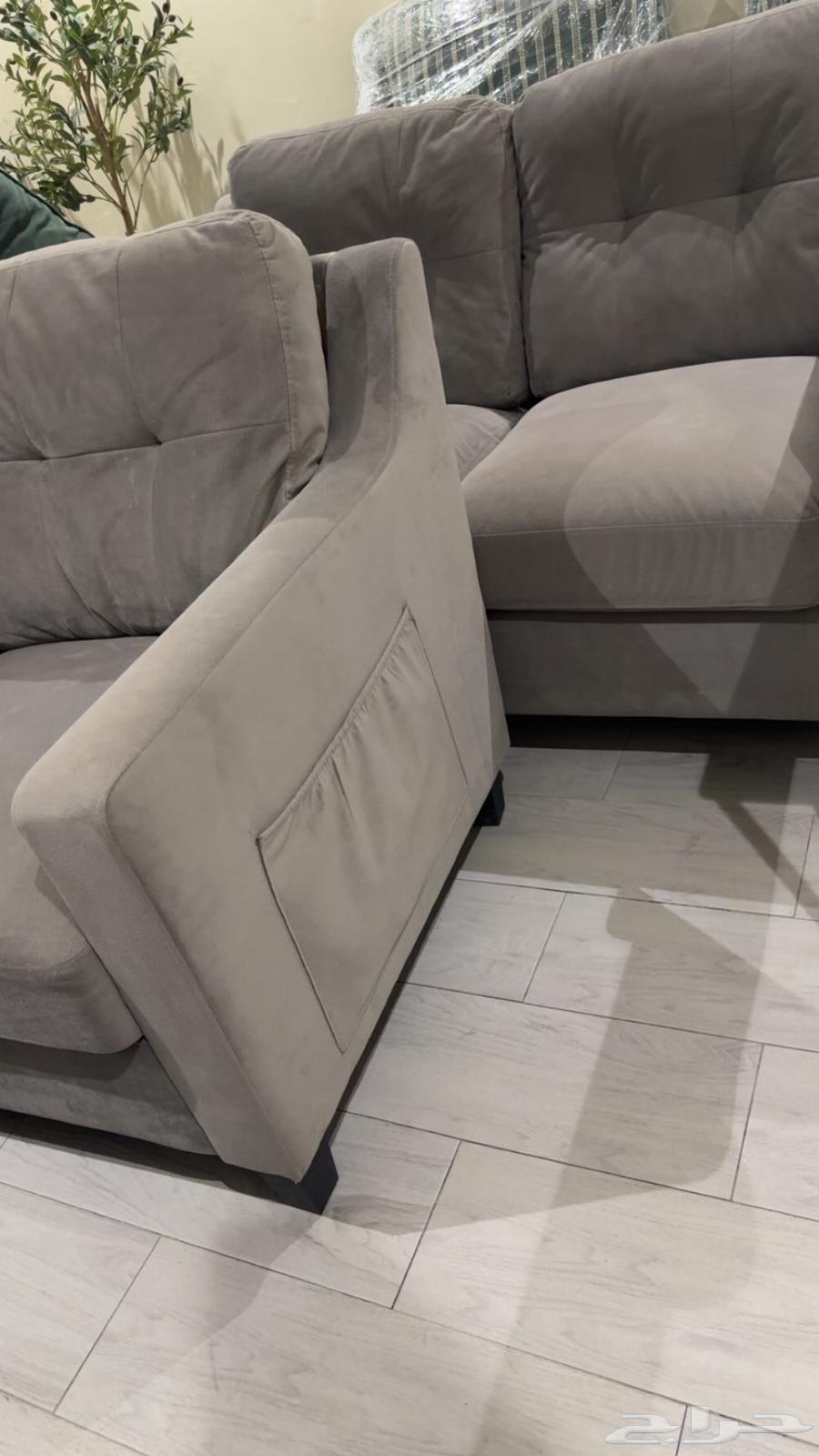 عندي كنبين شبه جديده للبيع ب 70064576255676929110