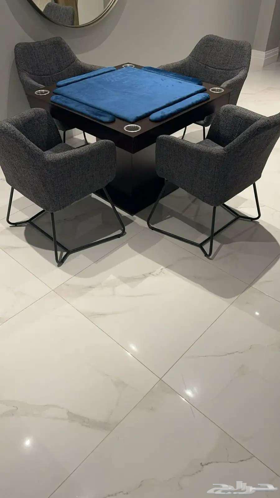 Royal Backgammon Table with Chairs Special Display64579019175426112