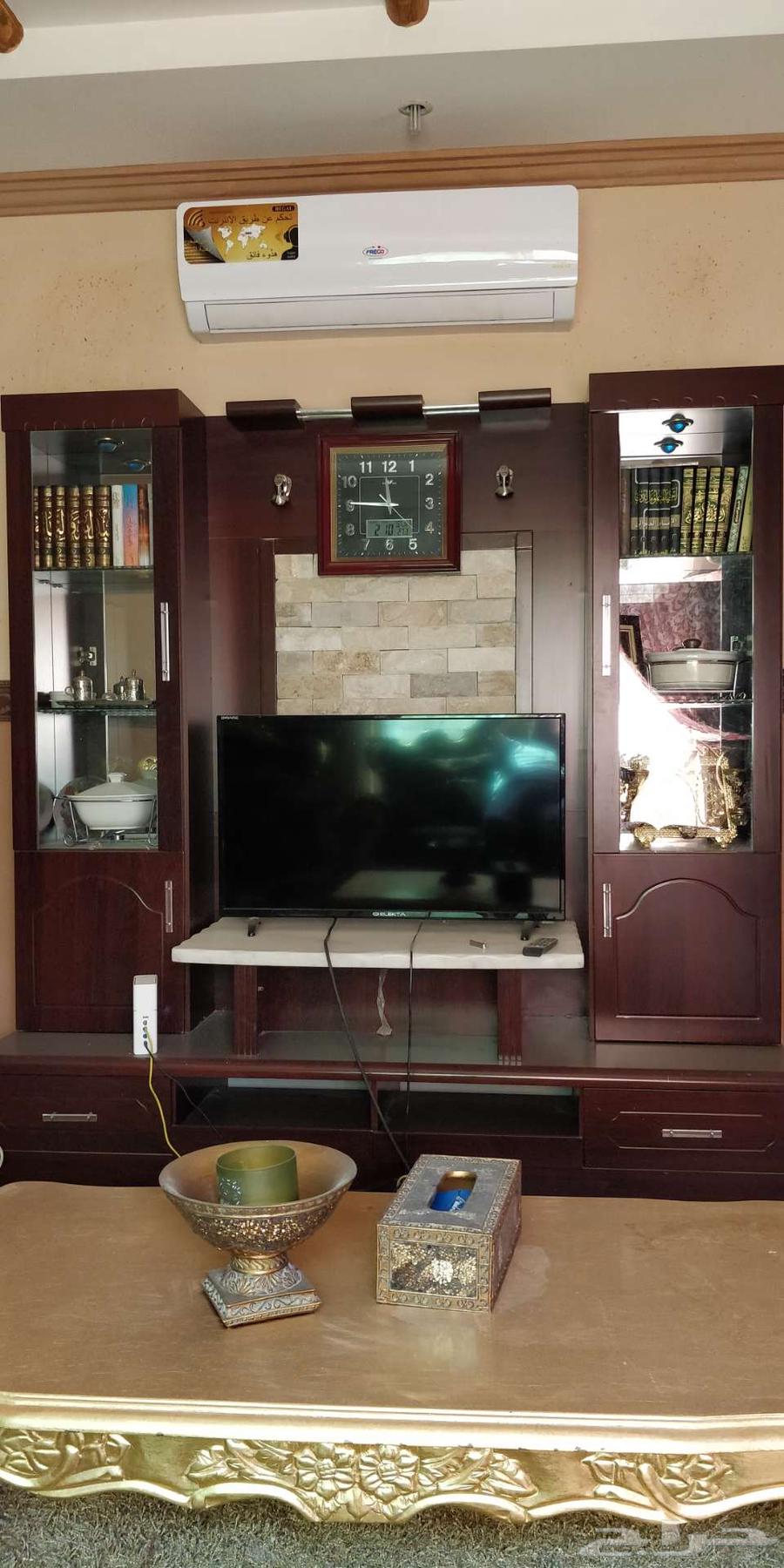 طقم كنب 7 مقاعد للبيع على السوم الكنب في حالة نظيفة جدا64578813872898110