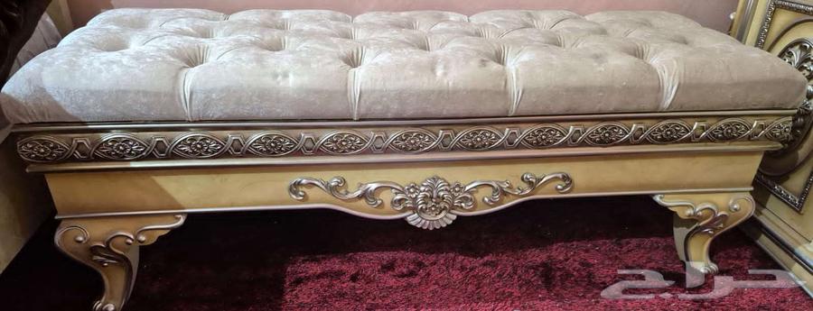 كرسي صغير ومقعد كبير فاخر مناسب لغرف النوم او المعيشة64574383355393111