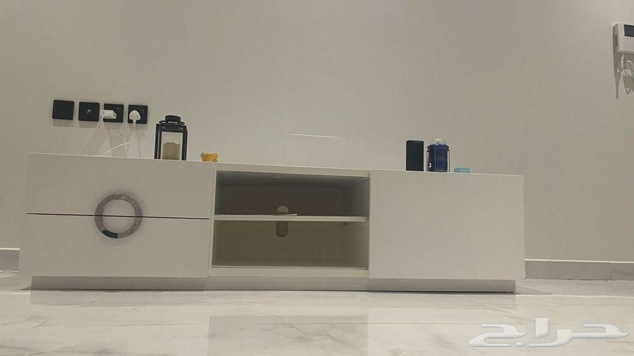 طاولة تلفزيون64577782923649110