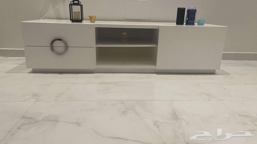 طاولة تلفزيون64577782923649112