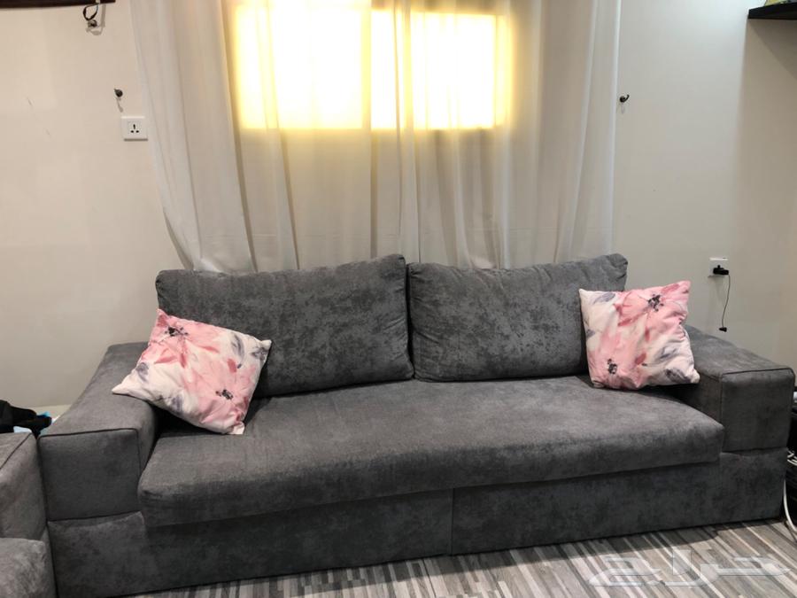 Sofas and tables64580088825090110