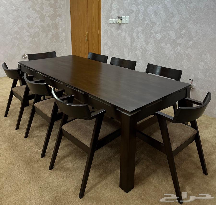 طاولة طعام و ثريا للبيع64578257111297113