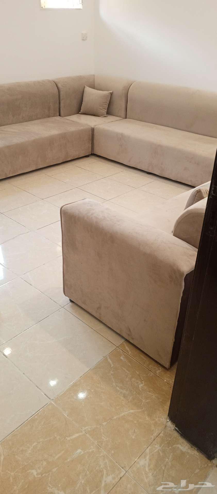 مجلس كنب نظيف للبيع64585955497603111