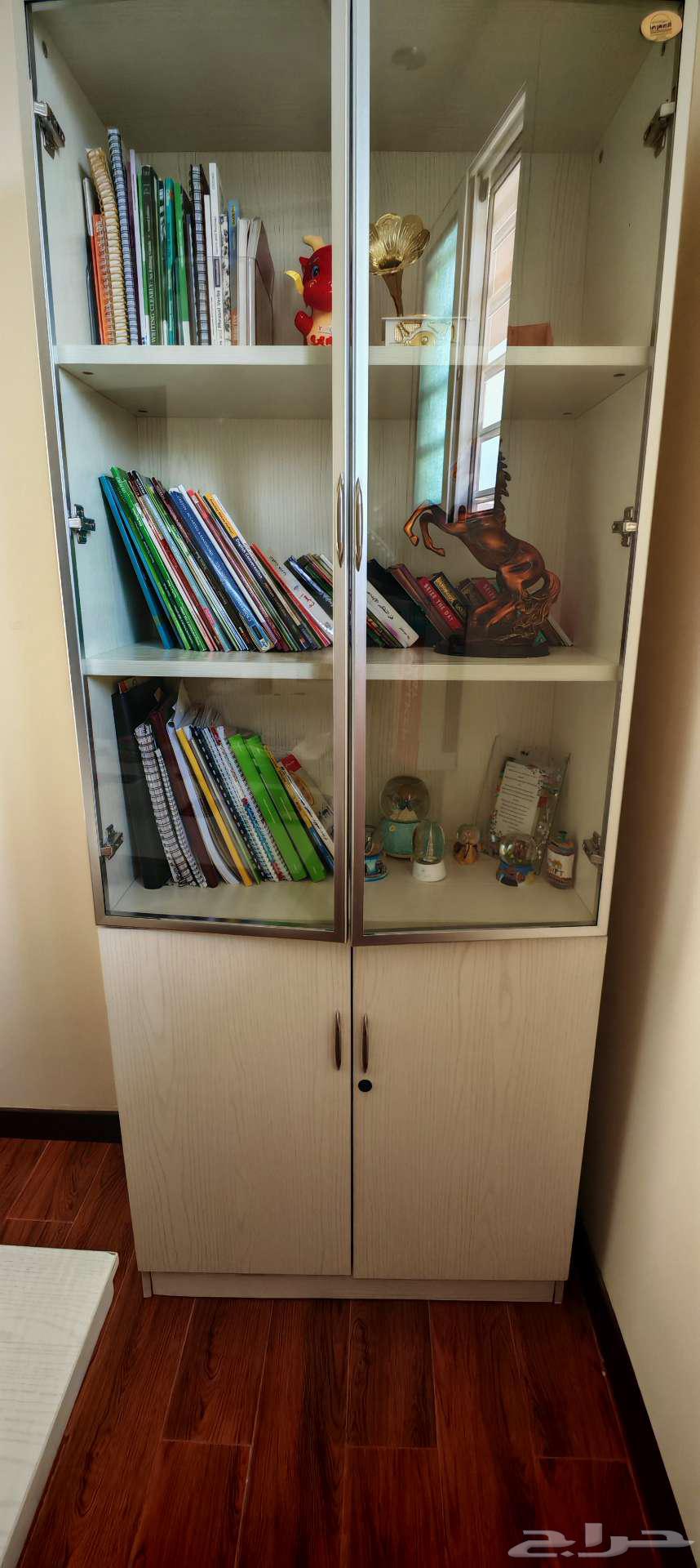 طقم مكتبي فاخر بلون بيج   كرسي هدية64589005604737111