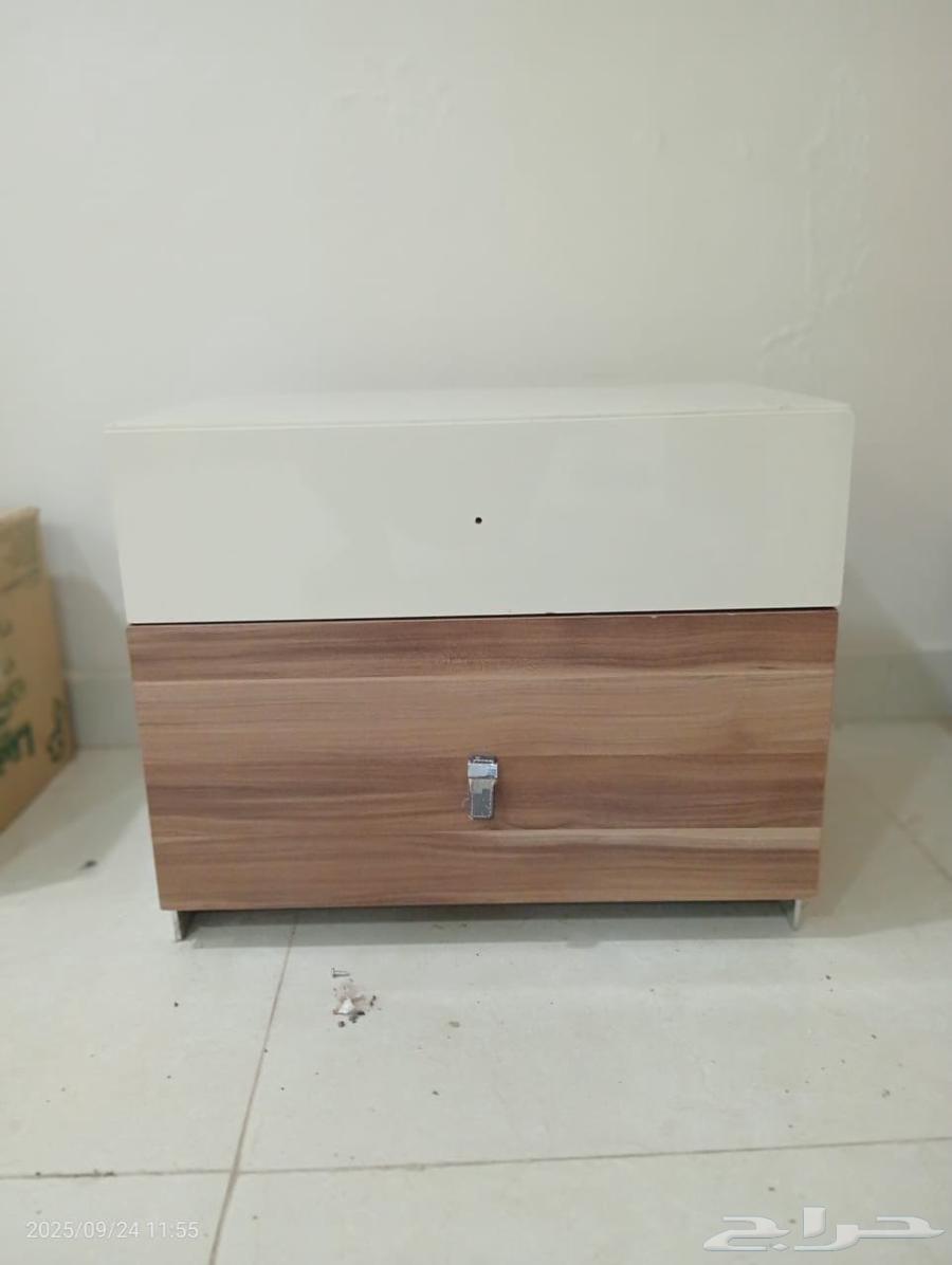 2 bedside tables64583457189635110