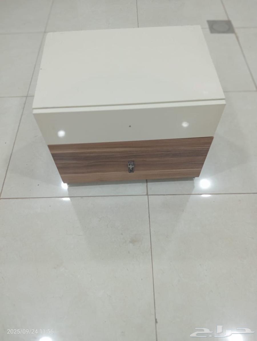 2 bedside tables64583457189635112