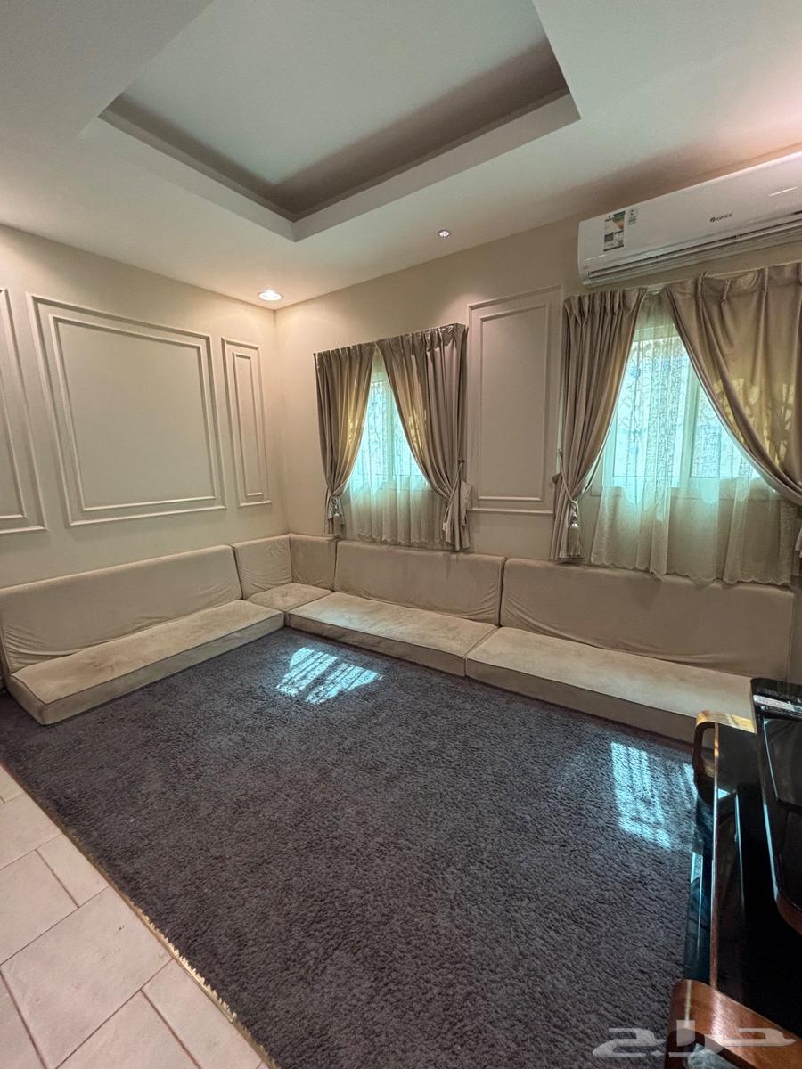 للبيع جلسة ارضية بحي الياسمين64582896143874110