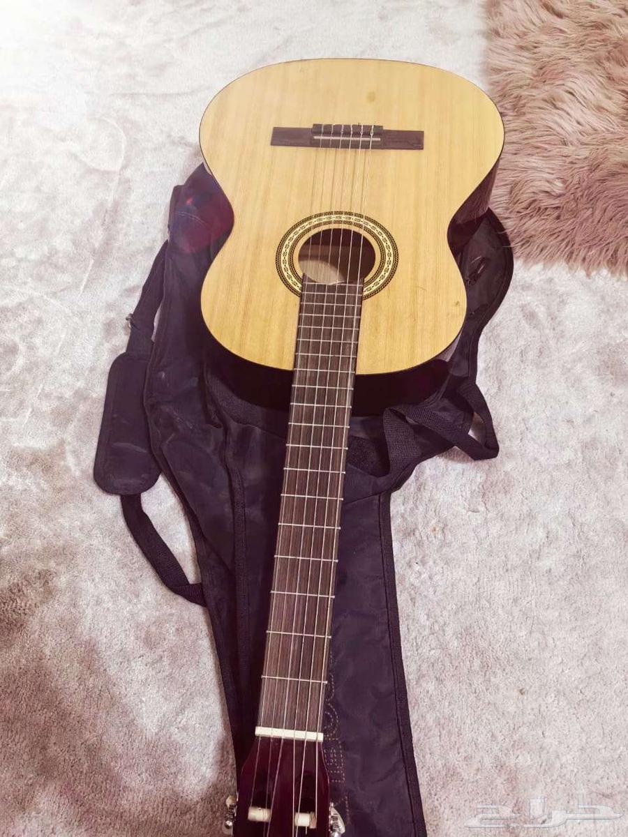 قيتار  كمان للبيع في الخبر Guitar   violin for sale Khobar64583611702658113