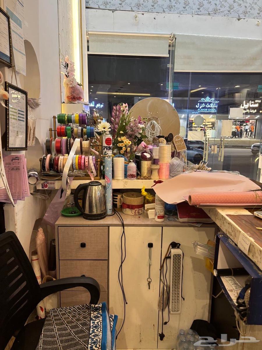 البضاعه للبيع محل ورد وهدايا64583725277058113