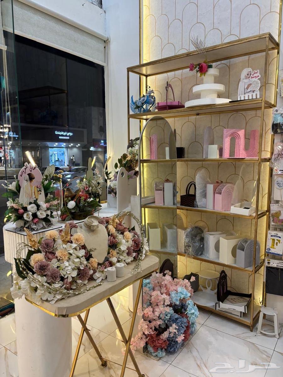 البضاعه للبيع محل ورد وهدايا64583725277058112