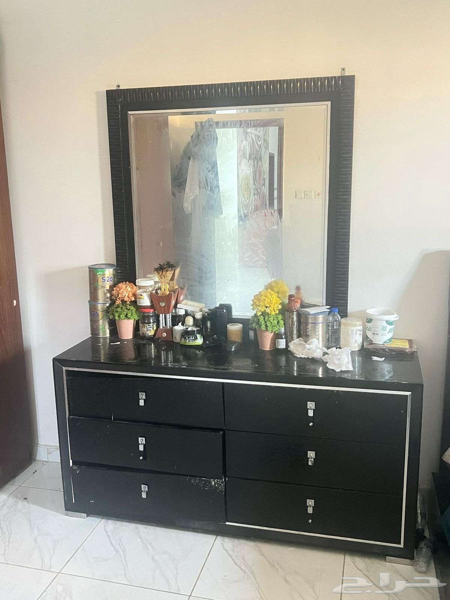 غرفة نوم ومجلس ومكيف وسراير64583951098625112