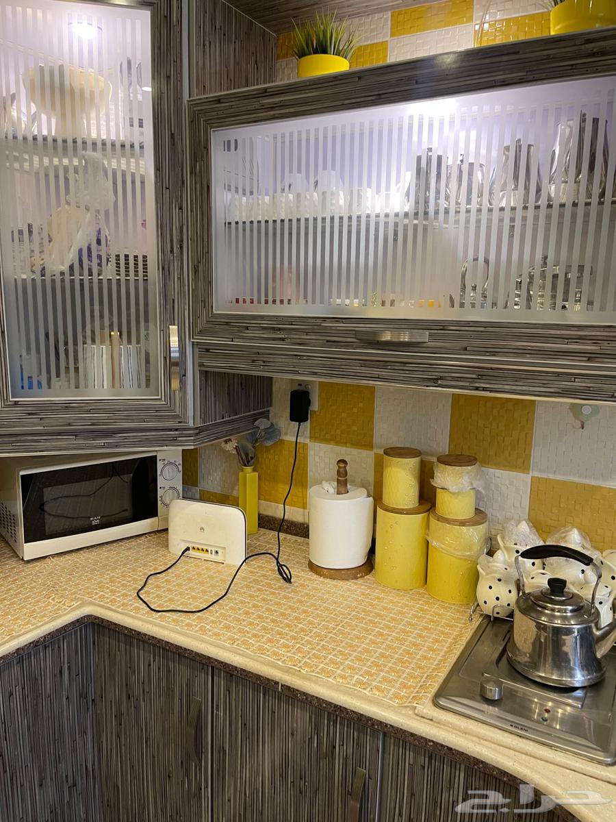 مطبخ خشب والمونيوم بحاله جيده للبيع64584940170881110