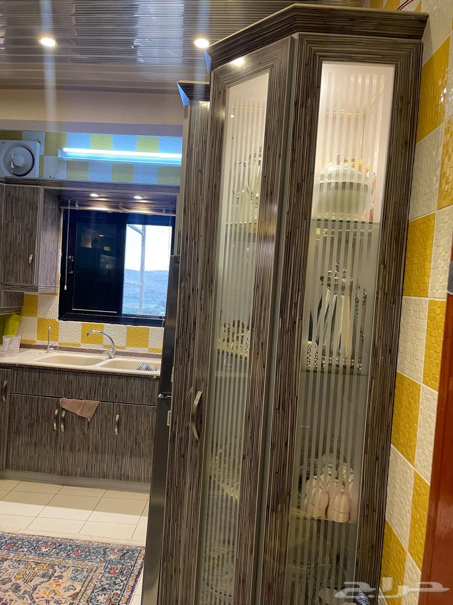 مطبخ خشب والمونيوم بحاله جيده للبيع64584940170881111