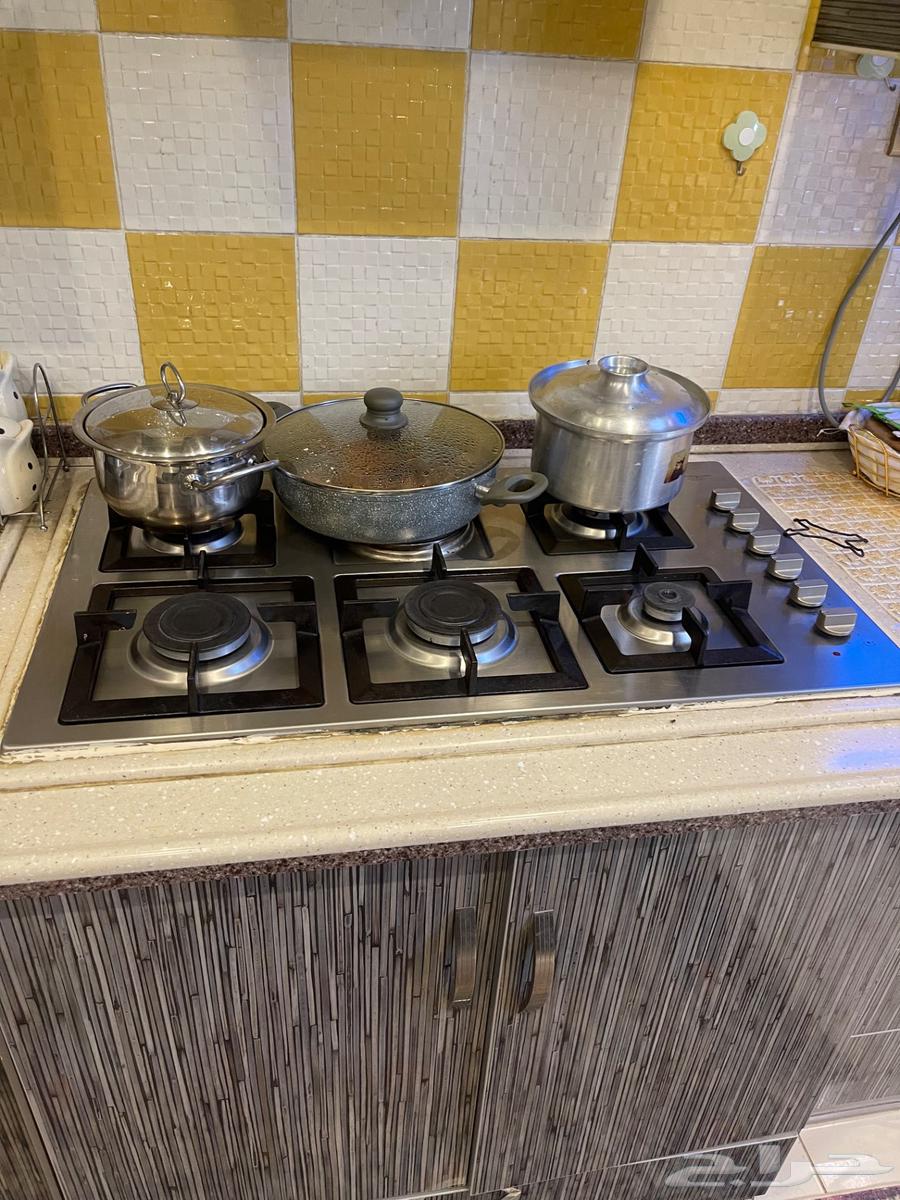 مطبخ خشب والمونيوم بحاله جيده للبيع64584940170881112