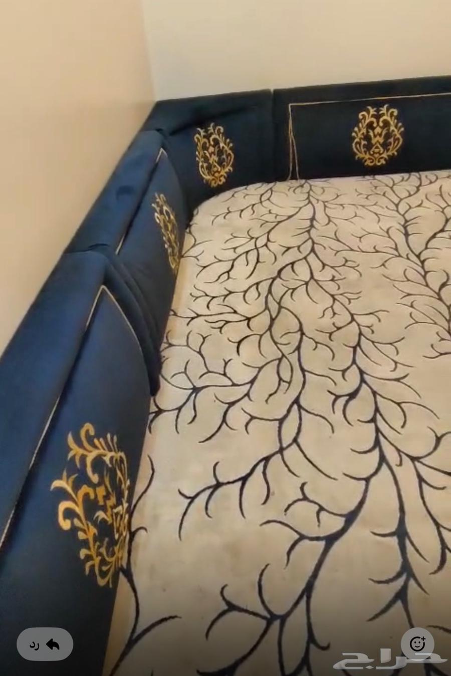 Corner sofa and floor seating with carpet64586737812865110