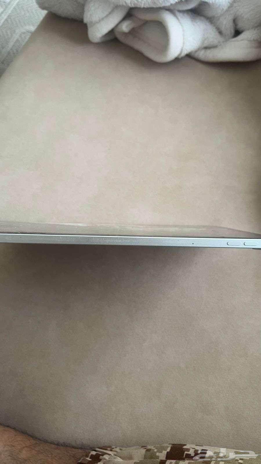 ايباد الجيل العاشر 64 قيقا مكسورة شاشته يعمل بدون اي مشاكل64581470303873114