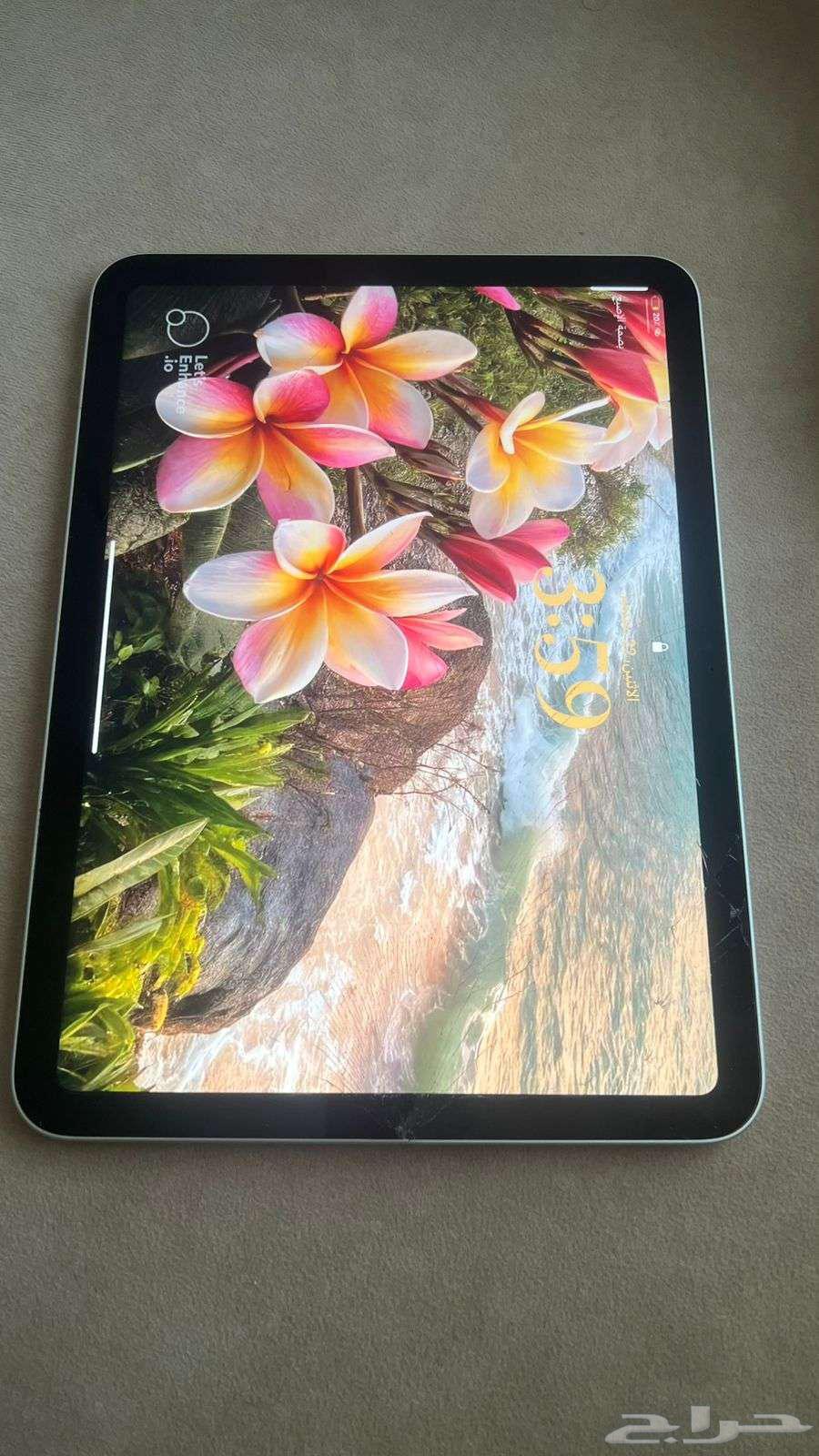 ايباد الجيل العاشر 64 قيقا مكسورة شاشته يعمل بدون اي مشاكل64581470303873111