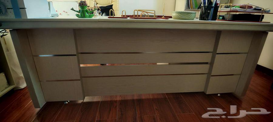 طقم مكتبي فاخر بلون بيج   كرسي هدية64589005604737113