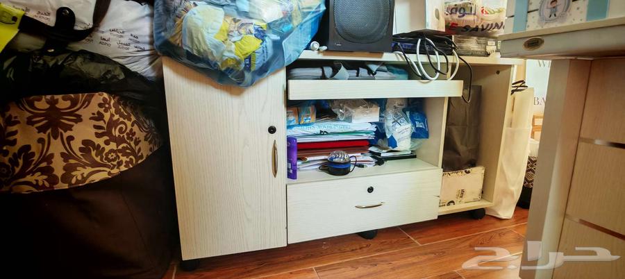 طقم مكتبي فاخر بلون بيج   كرسي هدية64589005604737114