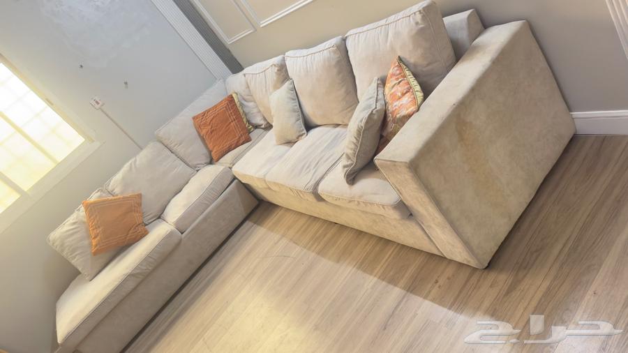 Corner sofa and floor seating with carpet64586737812865112