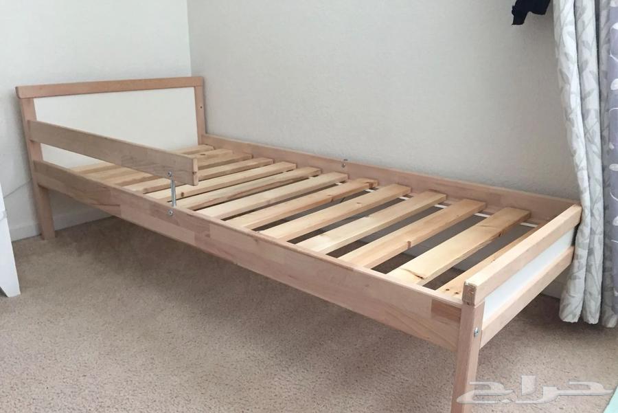 للبيع (سرير ايكيا ومكتب مع كرسي)64571106620163114