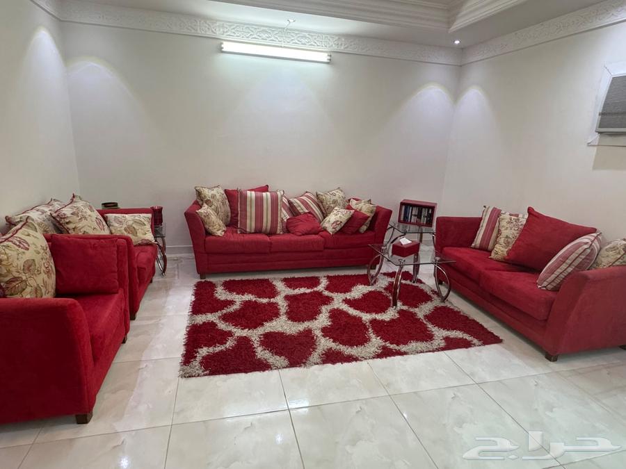 كنب لون احمر64581883875842110