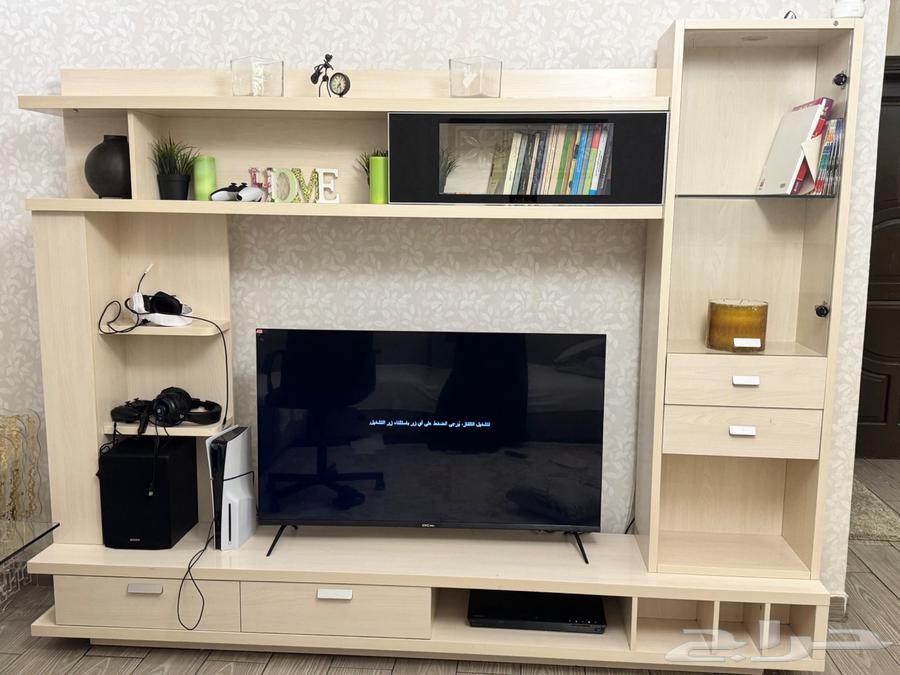 مكتبة تلفزيون وطاولة قهوة من سيتي دبليو بحالة ممتاره64586352112897112