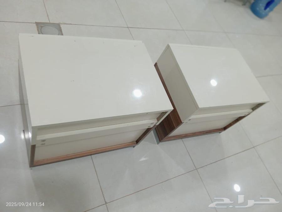 2 bedside tables64583457189635111