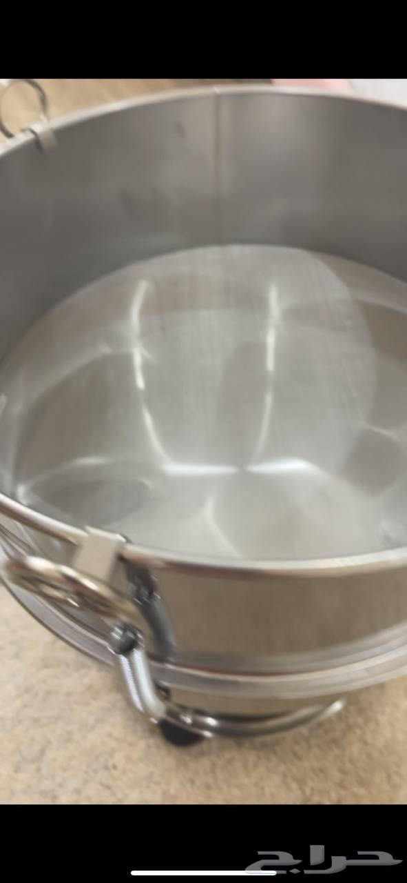 An electric device for sifting henna, sidr, and herbs64596956365825112