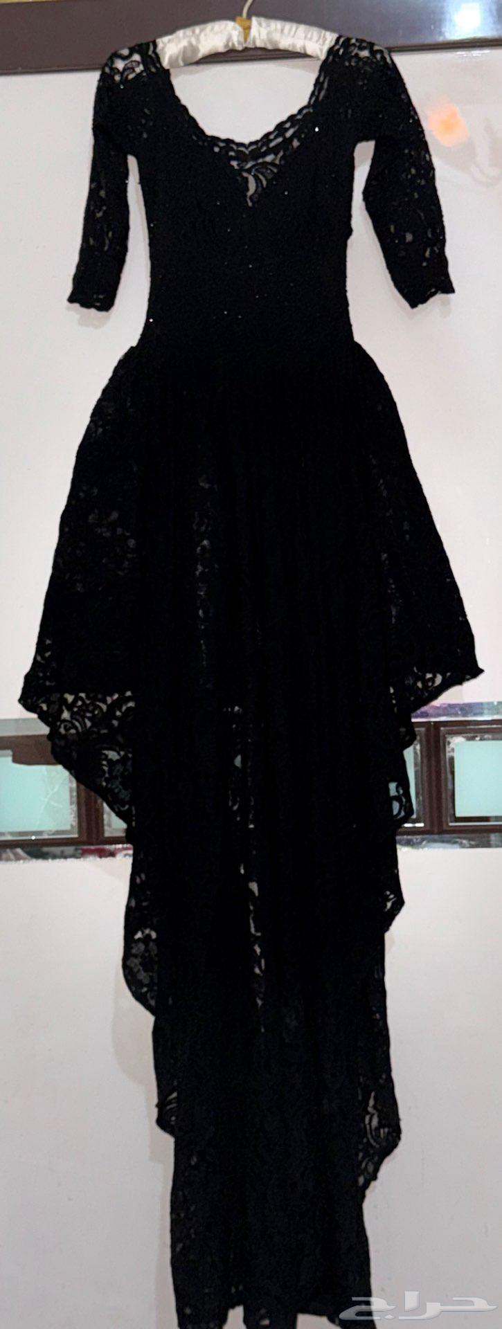 مجموعة فساتين مستعملة للبيع64591670947842112