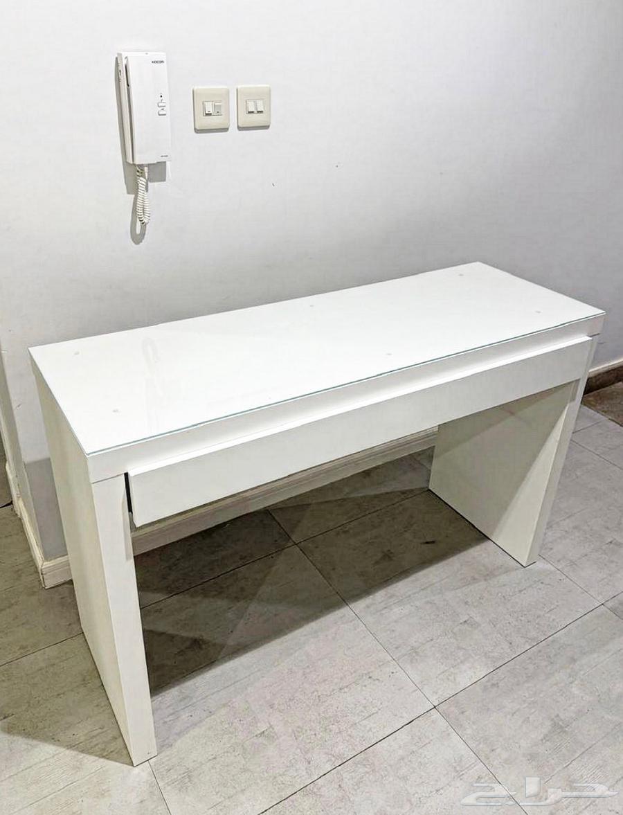 طاولة من ايكيا A dressing table from IKEA64595771528067113